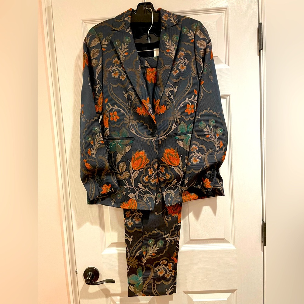 Theory woman’s navy multi Ephemeral Jacquard suit, jacket size 6, trousers 10.